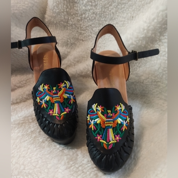 NWOT Tinstree Chunky Heels size 8 - Picture 1 of 6